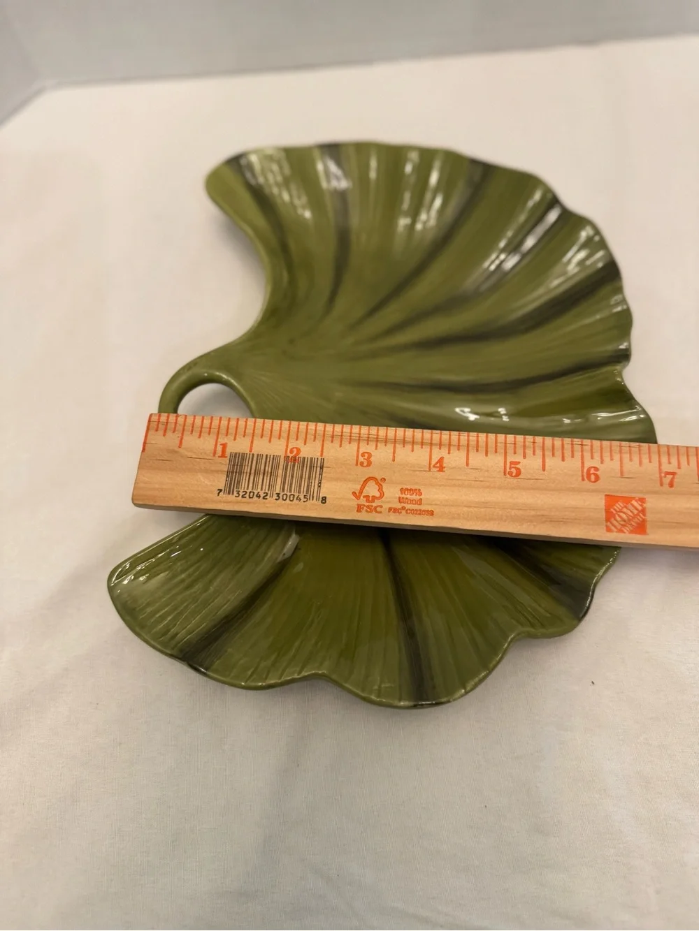 Tommy Bahama Ambiance Figural Green Gingko Leaf Ceramic Plates- Set of 2- 9.5”